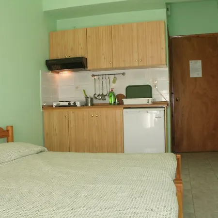 Alexandros Inn *
